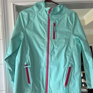 Vinyard vines girl (L) rain jacket with hood.